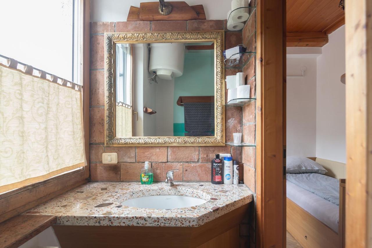 Cozy, Bright And Affordable Single Studio - Free Parking リュブリャナ エクステリア 写真