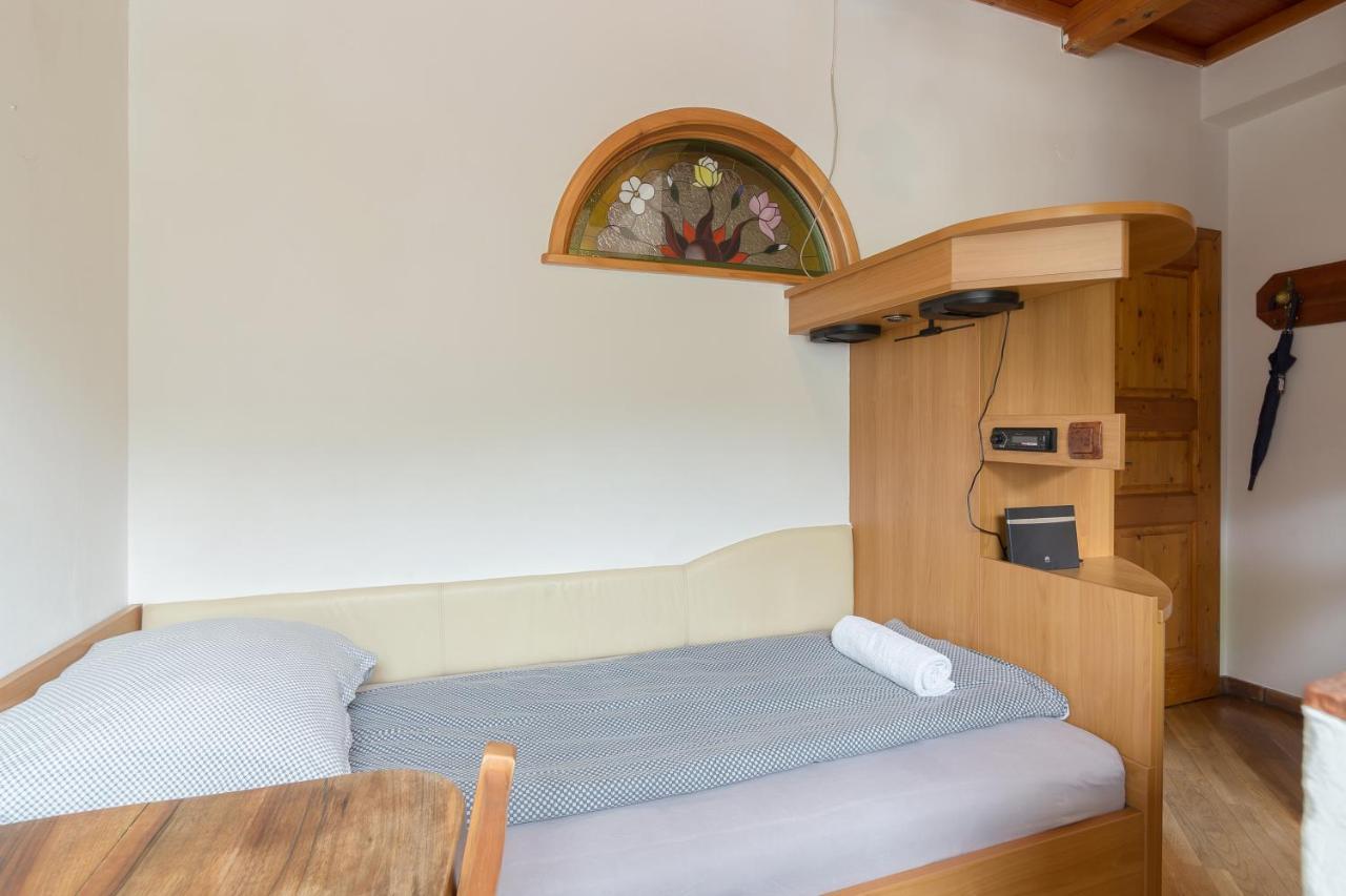 Cozy, Bright And Affordable Single Studio - Free Parking リュブリャナ エクステリア 写真