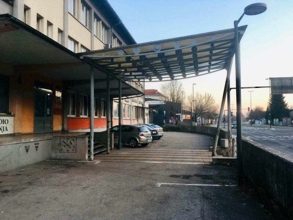 Cozy, Bright And Affordable Single Studio - Free Parking リュブリャナ エクステリア 写真
